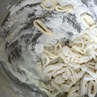 怀念儿时的味--<a href=/shicai/shucai/QingCai/index.html target=_blank><u>青菜</u></a>疙瘩汤的做法步骤：8