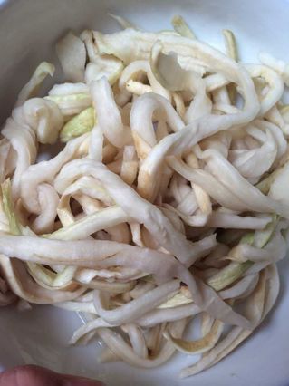 凉拌<a href=/shicai/shucai/LuoBo/index.html target=_blank><u>萝卜</u></a>条