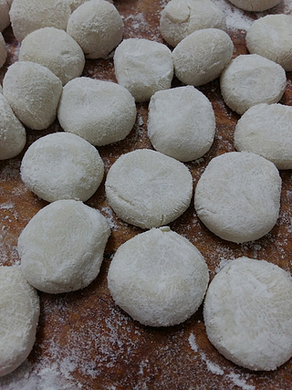 <a href=/shicai/rouqin/ZhuRou/index.html target=_blank><u>猪肉</u></a><a href=/shicai/shucai/JiangDou/index.html target=_blank><u>豇豆</u></a>馅水饺