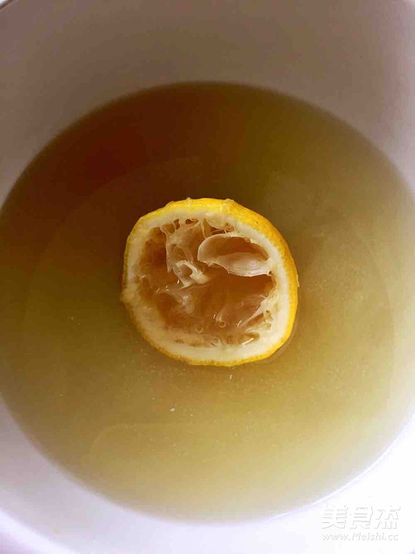 美容圣品自制<a href=/shicai/guopin/NingMeng/index.html target=_blank><u>柠檬</u></a><a href=/shicai/mimian/DouFu/index.html target=_blank><u>豆腐</u></a>的做法