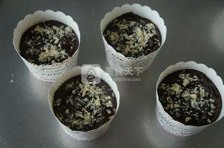 松露黑<a href=/shicai/mimian/QiaoKeLi/index.html target=_blank><u>巧克力</u></a>纸杯蛋糕