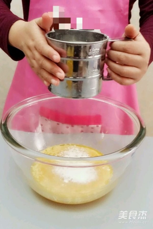 <a href=/shicai/rouqin/RouSong/index.html target=_blank><u>肉松</u></a><a href=/shicai/shuichanpin/ZiCai/index.html target=_blank><u>紫菜</u></a>凤凰卷的做法