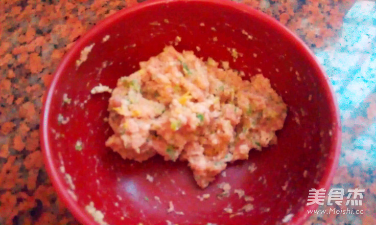 肉丸<a href=/shicai/shucai/LuoBo/index.html target=_blank><u>萝卜</u></a>清汤的做法