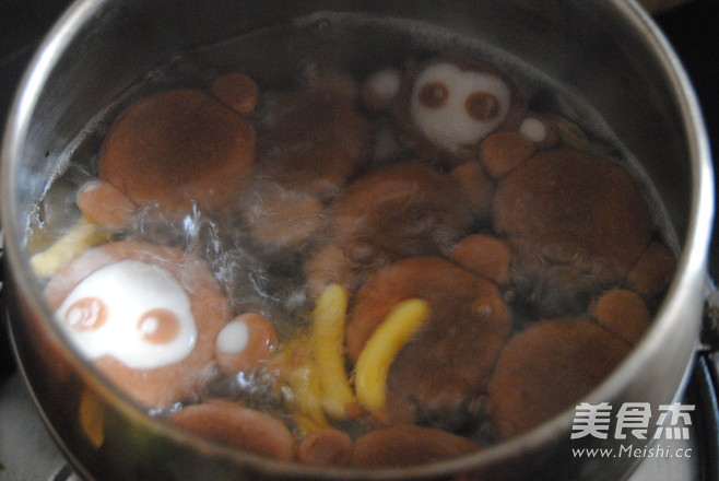 萌猴<a href=/shicai/guopin/HuaSheng/index.html target=_blank><u>花生</u></a>汤圆的做法