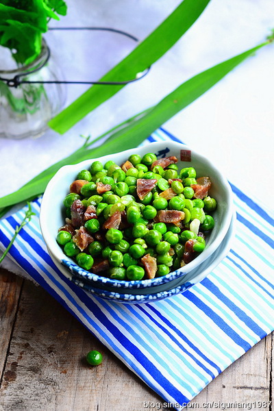 腊肠炒<a href=/shicai/shucai/WanDou/index.html target=_blank><u>豌豆</u></a>的做法