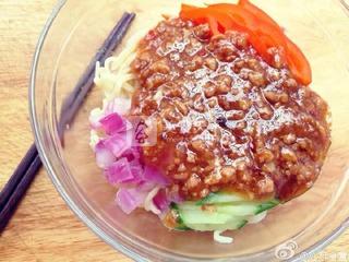 肉酱拌面