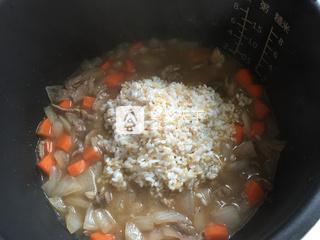 <a href=/shicai/rouqin/YangRou/index.html target=_blank><u>羊肉</u></a>抓饭