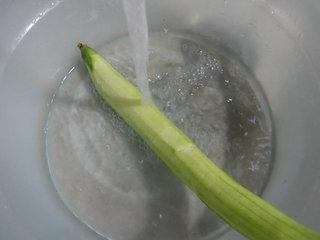 咸瘦肉<a href=/shicai/shucai/SiGua/index.html target=_blank><u>丝瓜</u></a><a href=/shicai/mimian/DouFu/index.html target=_blank><u>豆腐</u></a>汤