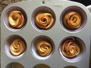 <a href=/shicai/guopin/PingGuo/index.html target=_blank><u>苹果</u></a>玫瑰