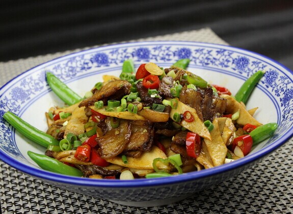 <a href=/shicai/shucai/MoGu/index.html target=_blank><u>蘑菇</u></a>炒肉