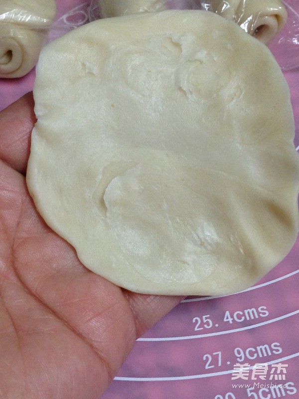 自制<a href=/shicai/mimian/LvDou/index.html target=_blank><u>绿豆</u></a>饼的做法