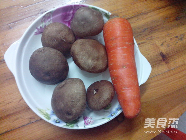 <a href=/shicai/shucai/XiangGu/index.html target=_blank><u>香菇</u></a><a href=/shicai/shucai/LuoBo/index.html target=_blank><u>萝卜</u></a>蒸饺的做法