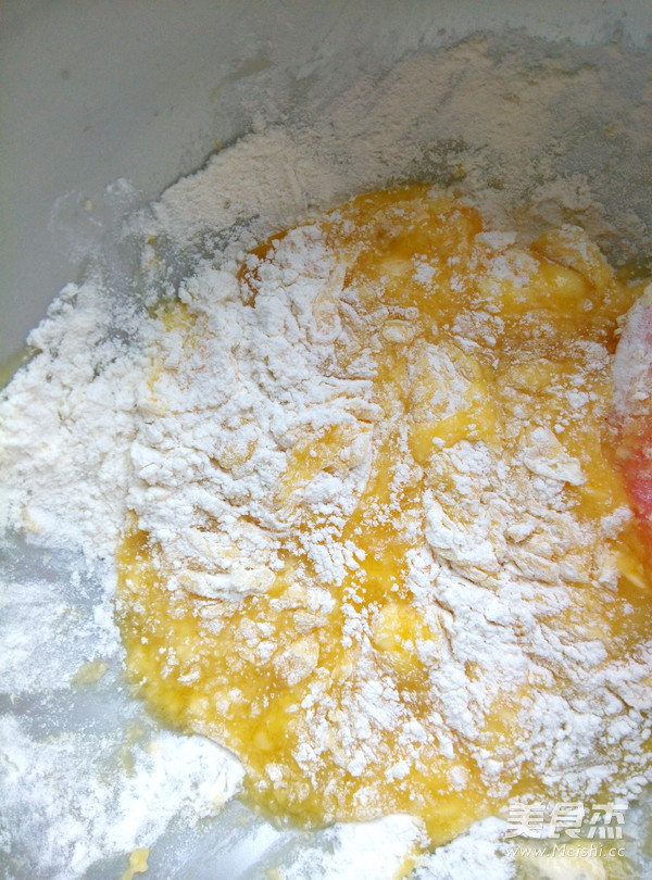 电饼铛版香酥<a href=/shicai/guopin/ZhiMa/index.html target=_blank><u>芝麻</u></a>蛋卷的做法