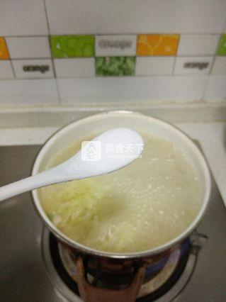 肉丸包菜汤<a href=/shicai/mimian/NianGao/index.html target=_blank><u>年糕</u></a>