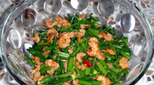 <a href=/shicai/shucai/JiuCai/index.html target=_blank><u>韭菜</u></a>花炒虾仁的家常做法介绍