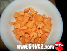 <a href=/shicai/shucai/HongShu/index.html target=_blank><u>红薯</u></a>粥的做法8