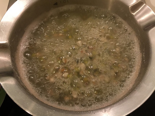 <a href=/shicai/mimian/LvDou/index.html target=_blank><u>绿豆</u></a>薏仁汤