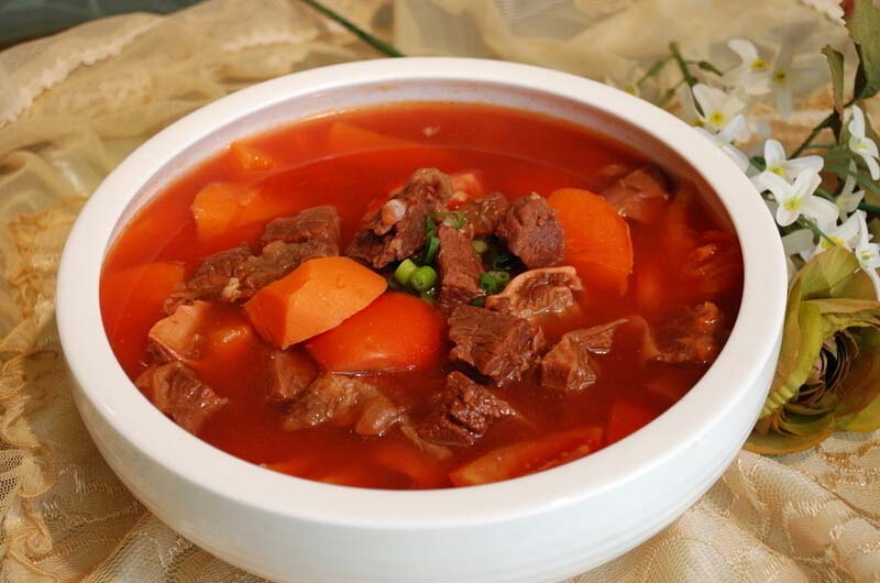 <a href=/shicai/shucai/HuLuoBo/index.html target=_blank><u>胡<a href=/shicai/shucai/LuoBo/index.html target=_blank><u>萝卜</u></a></u></a><a href=/shicai/rouqin/PaiGu/index.html target=_blank><u>排骨</u></a>汤的做法2