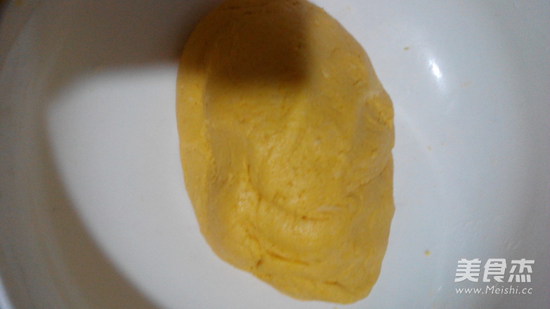 <a href=/shicai/shucai/NanGua/index.html target=_blank><u>南瓜</u></a>饼的做法