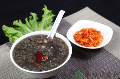 <a href=/shicai/mimian/HeiMi/index.html target=_blank><u>黑米</u></a>养肾粥