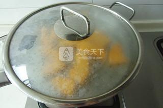 鲜虾<a href=/shicai/shucai/NanGua/index.html target=_blank><u>南瓜</u></a>浓汤