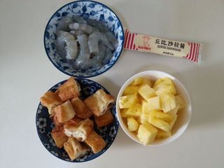 <a href=/shicai/guopin/BoLuo/index.html target=_blank><u>菠萝</u></a><a href=/shicai/mimian/YouTiao/index.html target=_blank><u>油条</u></a>虾