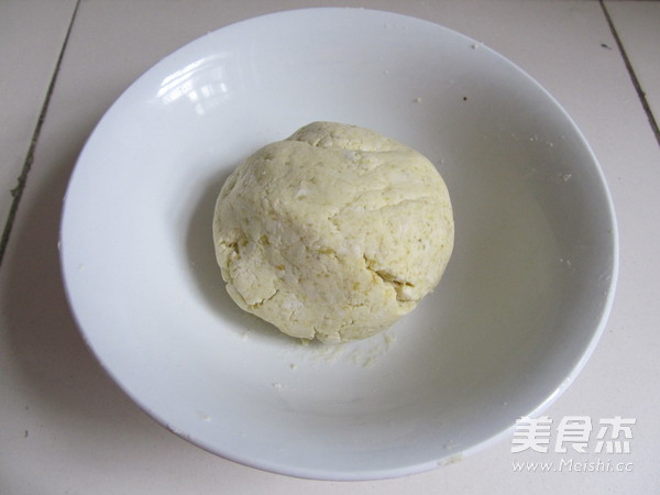 <a href=/shicai/shucai/HongShu/index.html target=_blank><u>红薯</u></a><a href=/shicai/mimian/NuoMi/index.html target=_blank><u>糯米</u></a>饼的做法