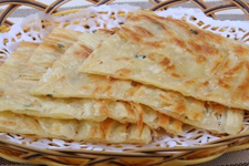 <a href=/shicai/diaoweipin/CongYou/index.html target=_blank><u>葱油</u></a>饼,<a href=/shicai/diaoweipin/CongYou/index.html target=_blank><u>葱油</u></a>饼怎么做