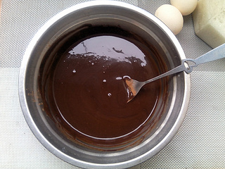 <a href=/shicai/mimian/QiaoKeLi/index.html target=_blank><u>巧克力</u></a>水果裸蛋糕