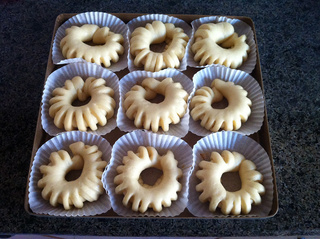 奶香花样<a href=/shicai/mimian/MianBao/index.html target=_blank><u>面包</u></a>