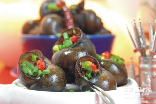 <a href=/shicai/shuichanpin/TianLuo/index.html target=_blank><u>田螺</u></a>塞肉的做法