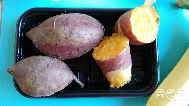 <a href=/shicai/guopin/MuGua/index.html target=_blank><u>木瓜</u></a>三色汤圆的做法