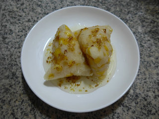 糖<a href=/shicai/shucai/GuiHua/index.html target=_blank><u>桂花</u></a><a href=/shicai/mimian/YuMi/index.html target=_blank><u>玉米</u></a>粒<a href=/shicai/mimian/NuoMi/index.html target=_blank><u>糯米</u></a>粽