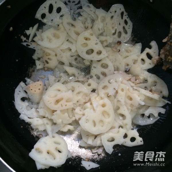 莲<a href=/shicai/shucai/Ou/index.html target=_blank><u>藕</u></a>炒肉片的做法