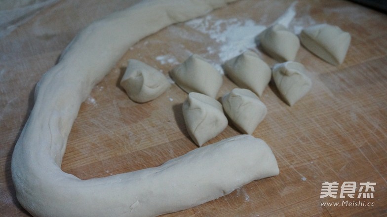 <a href=/shicai/rouqin/ZhuRou/index.html target=_blank><u>猪肉</u></a><a href=/shicai/shucai/LuoBo/index.html target=_blank><u>萝卜</u></a>丝包子的做法