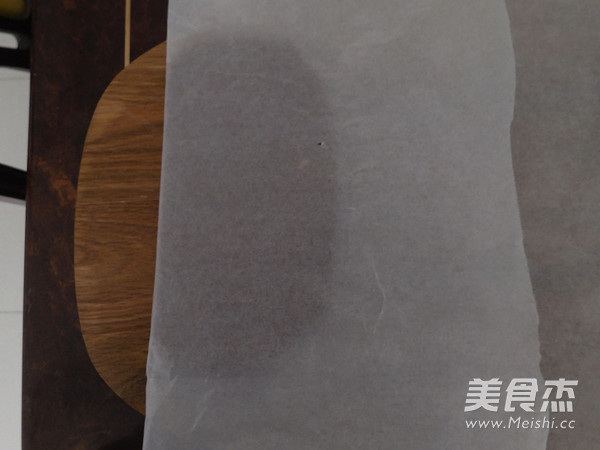 <a href=/shicai/mimian/MianBao/index.html target=_blank><u>面包</u></a>机版—可可<a href=/shicai/guopin/HuaSheng/index.html target=_blank><u>花生</u></a>牛轧糖的做法