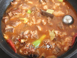 <a href=/shicai/rouqin/NiuRou/index.html target=_blank><u>牛肉</u></a>炖冻<a href=/shicai/mimian/DouFu/index.html target=_blank><u>豆腐</u></a>