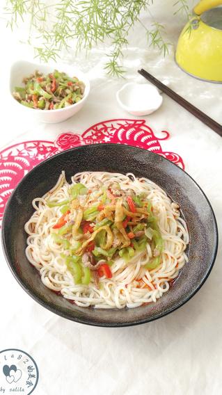 <a href=/shicai/shucai/QingJiao/index.html target=_blank><u>青椒</u></a>肉丝面