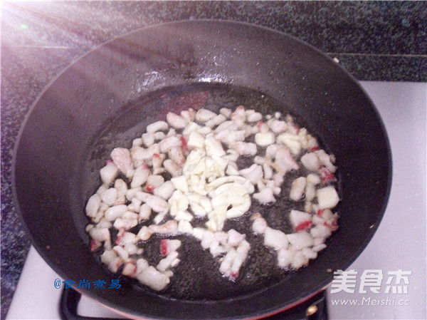酸<a href=/shicai/shucai/DouJiao/index.html target=_blank><u>豆角</u></a>炒肉的做法