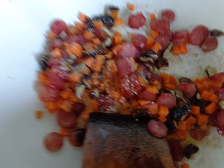 <a href=/shicai/shucai/XiangGu/index.html target=_blank><u>香菇</u></a>腊肠煲仔饭