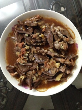 酸梅蒸<a href=/shicai/rouqin/ZhuShe/index.html target=_blank><u>猪舌</u></a>