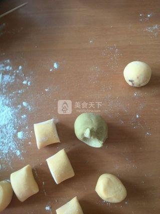 <a href=/shicai/mimian/NuoMi/index.html target=_blank><u>糯米</u></a><a href=/shicai/shucai/NanGua/index.html target=_blank><u>南瓜</u></a>包