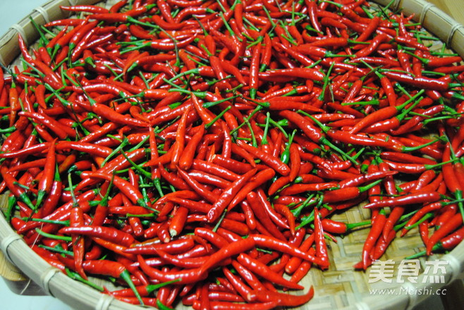 酸梅<a href=/shicai/shucai/LaJiao/index.html target=_blank><u>辣椒</u></a>酱的做法