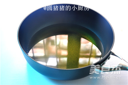 秘制香酥<a href=/shicai/shuichanpin/JiYu/index.html target=_blank><u>鲫鱼</u></a>的做法