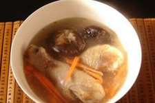 <a href=/shicai/rouqin/JiTui/index.html target=_blank><u>鸡腿</u></a>的做法