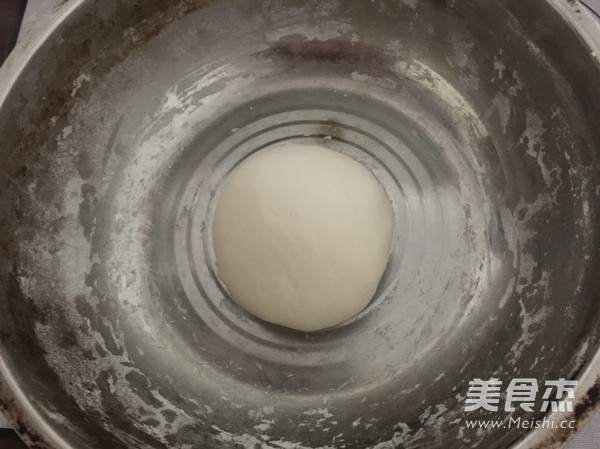 贝壳<a href=/shicai/guopin/HeiZhiMa/index.html target=_blank><u>黑<a href=/shicai/guopin/ZhiMa/index.html target=_blank><u>芝麻</u></a></u></a>花卷的做法