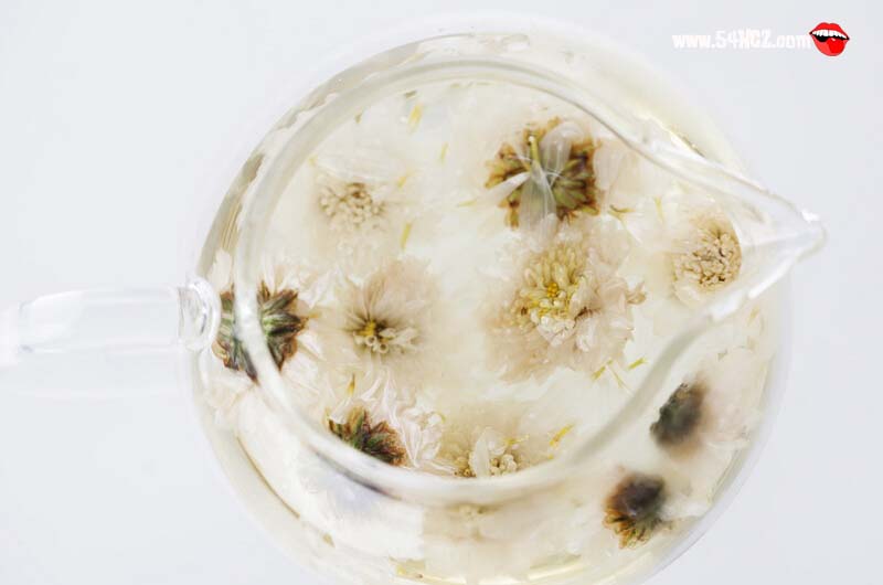 孕妇能喝<a href=/shicai/shucai/JuHua/index.html target=_blank><u>菊花</u></a>茶吗1