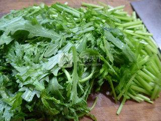 鲜虾炒<a href=/shicai/shucai/TongHao/index.html target=_blank><u>茼蒿</u></a>