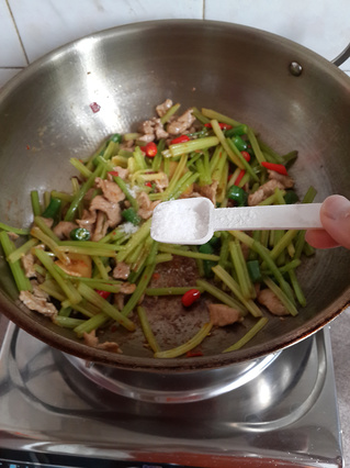 <a href=/shicai/shucai/QinCai/index.html target=_blank><u>芹菜</u></a>炒肉片