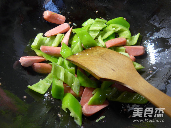 鲜鲜肠炒尖椒的做法